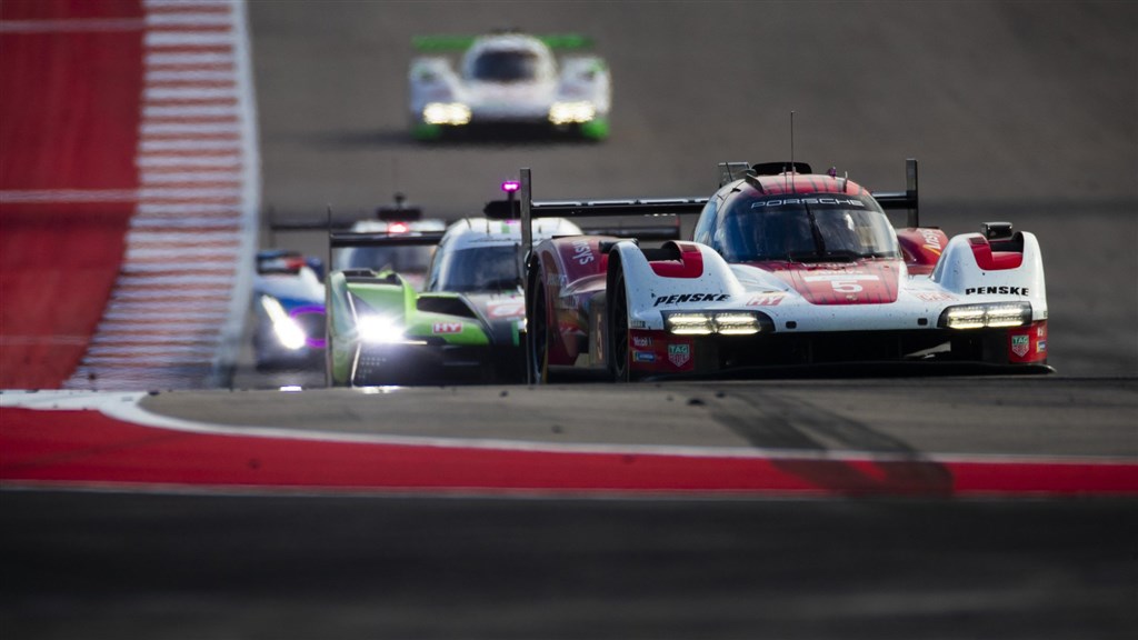 Michael Christensen vil sikre Porsche VM titlen i sæsonfinalen.
(Foto: Porsche)